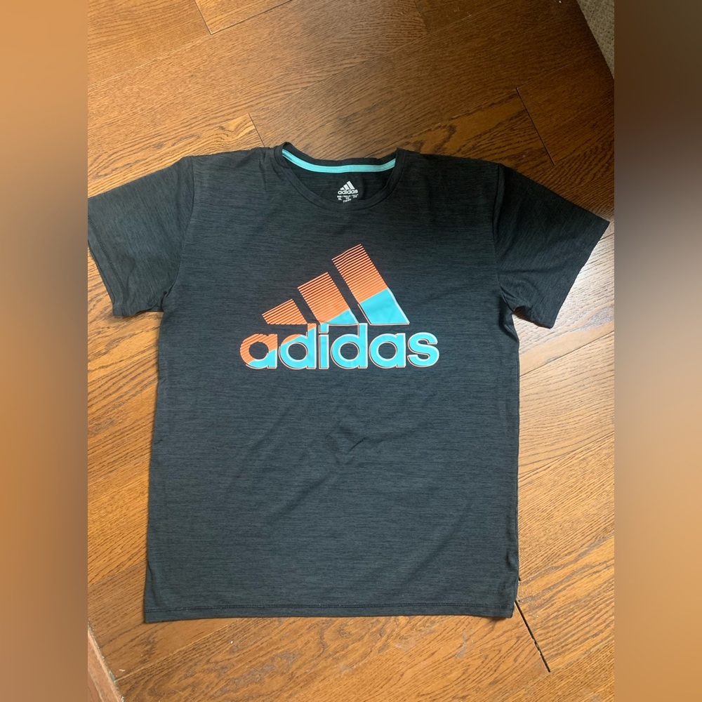 Adidas Athletic Performance boys short sleeve Tee Sz XL